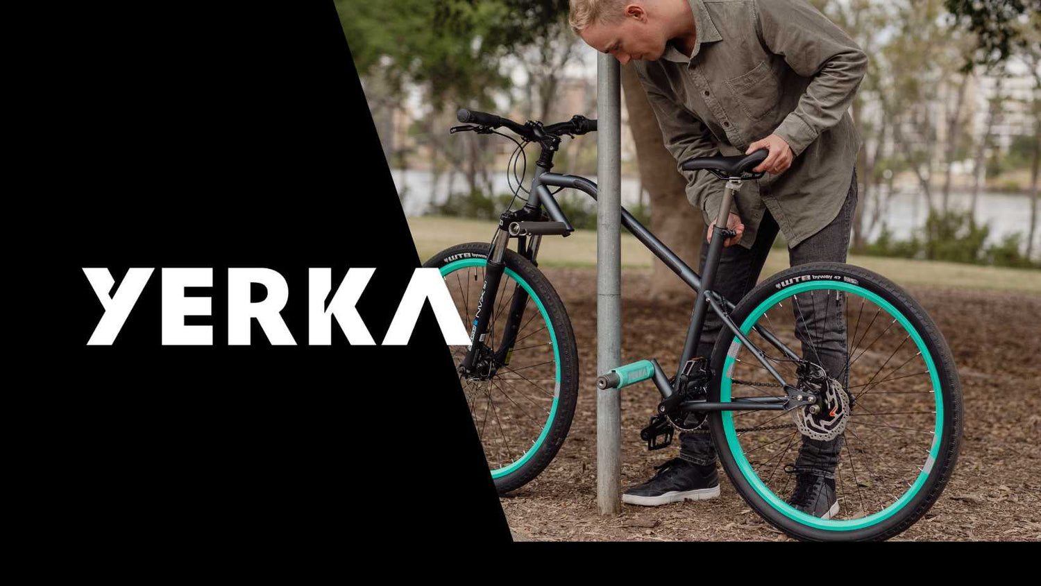 Man locking Yerka bike by frame around the pole